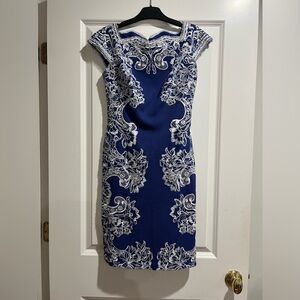 TADASHI SHOJI BLUE DRESS WITH FLORAL DETAILING
